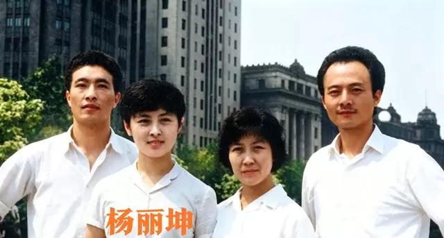 杨丽坤1964年外滩合影曝光,《阿诗玛》主创罕见同框 资讯配图 杨丽坤1964年外滩合影曝光,《阿诗玛》主创罕见同框 资讯配图